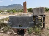 Giám đốc trung tâm văn hóa huyện đem chuông đồng bán phế liệu ảnh 2 Người nấu đường thủ công ở Khánh Hòa bồi hồi ngắm 'phế tích'