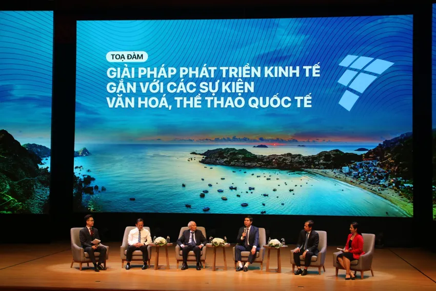 Tọa đàm "Giải pháp phát triển kinh tế biển gắn với các sự kiện văn hóa, thể thao thế giới".Ảnh: THU DỊU Quy Nhơn
