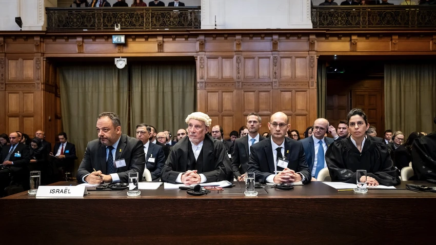 Nhóm pháp lý của Israel tại phiên điều trần ngày 11-1 ở Tòa Công lý Quốc tế (ICJ, Hà Lan) về vụ Nam Phi kiện Israel tội diệt chủng người dân Gaza. Ảnh: ICJ Nam Phi kiện Israel diệt chủng, tòa sẽ phán quyết thế nào?