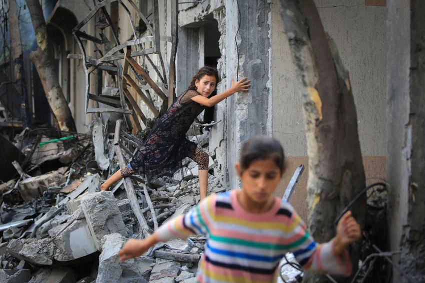 Trại tị nạn Nuseirat (miền trung Gaza) ngày 9-6, một ngày sau chiến dịch đột kích của Israel. Ảnh: AFP thoa-thuan-ngung-ban.jpg