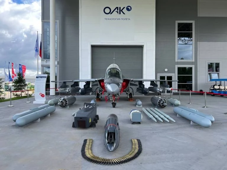 Máy bay huấn luyện chiến đấu hiện đại Yakovlev YAK-130M tại Diễn đàn Quân đội-2024 ở Nga. Ảnh: YAKOVLEV Biết gì về dòng máy bay Yak-130