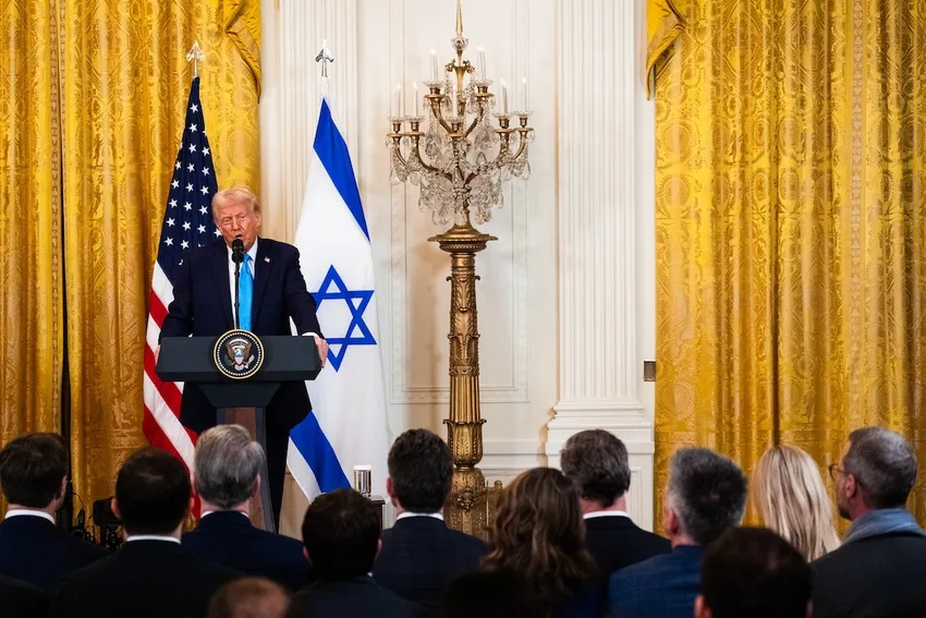 Tổng thống Mỹ Donald Trump nói về kế hoạch ‘dọn sạch’ Dải Gaza trong cuộc họp báo tại Nhà Trắng ngày 4-2. Ảnh: THE WASHINGTON POST nguoi-palestine-co-the-doi-pho-the-nao-voi-ke-hoach-cua-ong-trump-nham-don-sach-dai-gaza-2.jpg