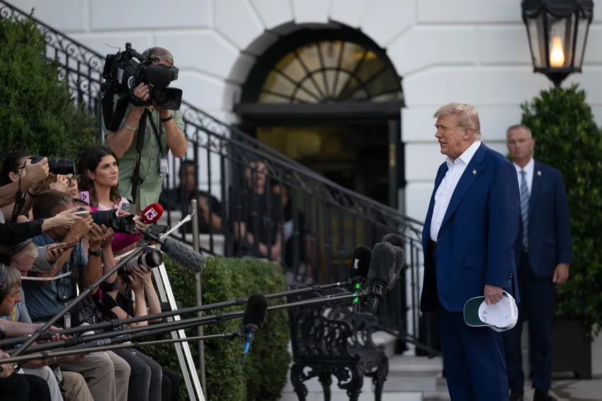 Tổng thống Mỹ Donald Trump phát biểu với truyền thông vào ngày 24-6 trước khi lên đường dự hội nghị thượng đỉnh NATO. Ảnh: WHITE HOUSE Ông Trump giận dữ vì Israel và Iran vi phạm thỏa thuận ngừng bắn