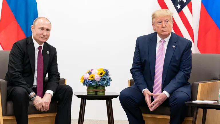 Tổng thống Mỹ Donald Trump (phải) và Tổng thống Nga Vladimir Putin trong cuộc gặp vào năm 2019. Thượng đỉnh Trump - Putin khả năng sẽ diễn ra vào tuần tới. Ảnh: GLOBAL LOOK PRESS / WHITE HOUSE Quan chức Mỹ: Thượng đỉnh Trump - Putin sẽ diễn ra vào tuần tới