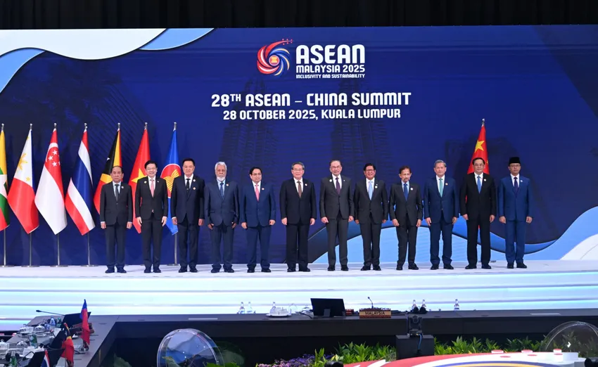 ASEAN-Trung Quốc ký hiệp định quan trọng về thương mại