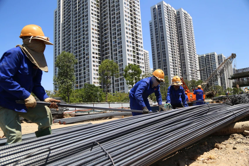 Tất bật thi công dự án đường vành đai 3 - gói XL3 đoạn qua TP Thủ Đức, TP.HCM. Ảnh: HOÀNG GIANG Dự án trọng điểm.JPG