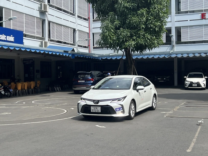 Bằng lái xe hạng B2 hiện nay quy định là đủ 40 giờ và 810 km. Ảnh: TN đơn vị đào tạo lái xe