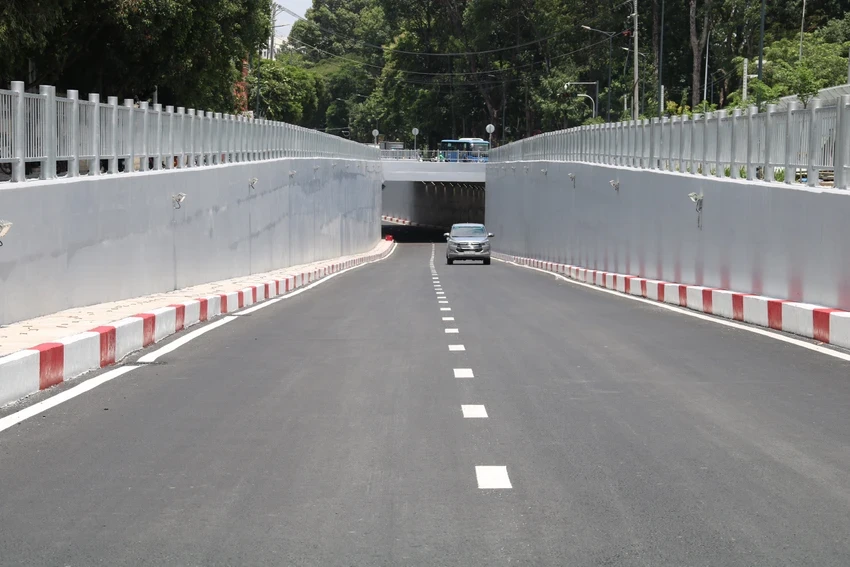 Hầm chui Trần Quốc Hoàn khánh thành hôm 10-8. Ảnh: NHƯ NGỌC Hầm chui Trần Quốc Hoàn khánh thành hôm 10-8.
