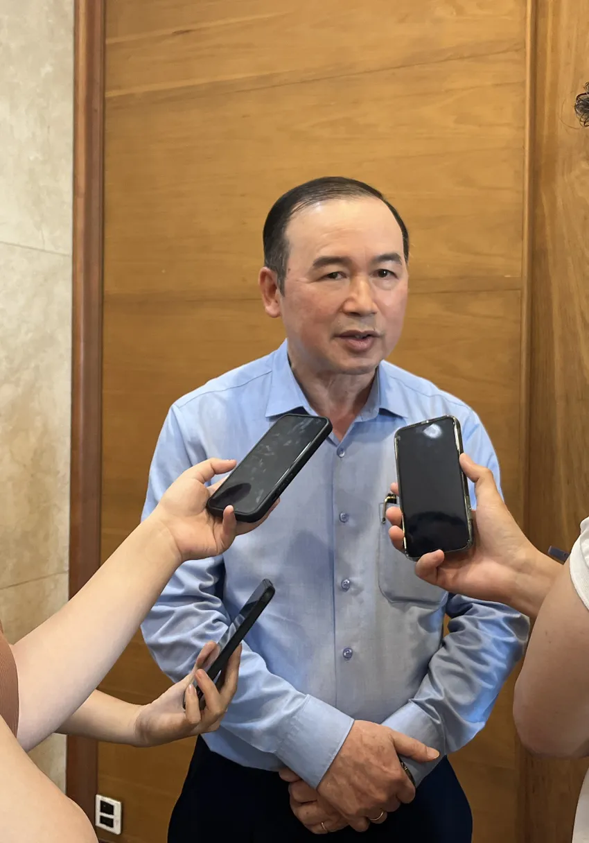 Ông Phan Văn Chinh, Phó Cục trưởng Cục Quản lý và Phát triển thị trường trong nước chia sẻ thông tin. Ảnh: TÚ UYÊN mat-thi-phan-6549-7481.jpeg