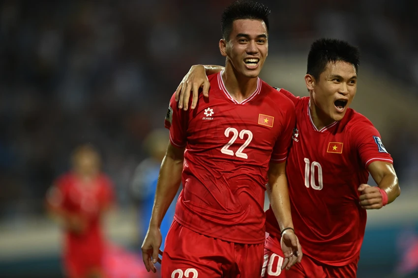 Tiến Linh và Tuấn Hải, hai cầu thủ ghi bàn trong trận Việt Nam - Philippines 3-2. Ảnh: ANH THỊNH cua-hep-cua-doi-tuyen-viet-nam-va-cua-kho-cua-indonesia