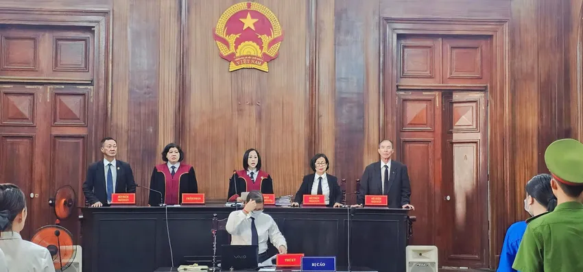 HĐXX vụ Hoài DJ và 8 đồng phạm mua bán ma túy "nước vui". Ảnh: SONG MAI mua bán ma túy