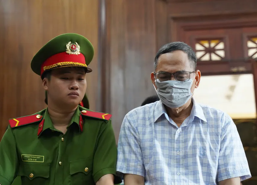 Bị cáo Hoàng Quốc Hùng - cựu giám đốc Trung tâm LLTP quốc gia. Ảnh: THUẬN VĂN xu-ly-ra-sao-doi-voi-55-713-nguoi-duoc-cap-phieu-ly-lich-tu-phap-3.jpg