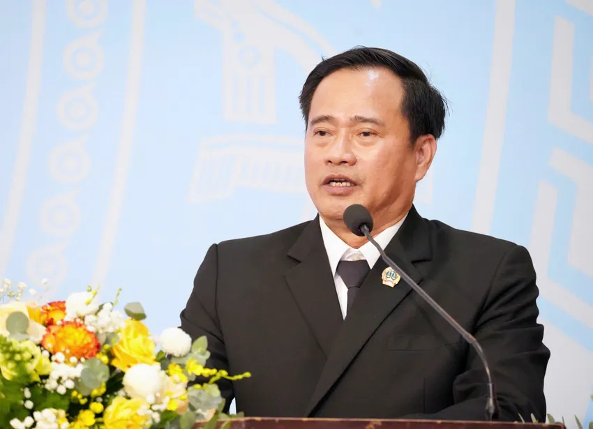 Chánh án TAND TP.HCM Lê Thanh Phong. Ảnh: THUẬN VĂN chum-anh-tand-tp-hcm-trao-quyet-dinh-19-chanh-an-tand-khu-vuc-tp-hcm-14.jpg