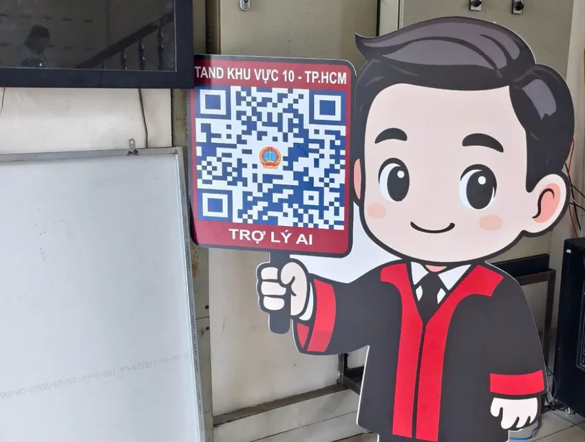 Mã QR được bố trí ở TAND Khu vực 10 - TP.HCM để người dân có thể quét mã, tra cứu các thủ tục tố tụng. Ảnh: BC trien-khai-phan-mem-tong-dat-dien-tu-duong-su-co-the-xem-thong-tin-tong-dat-o-bat-ky-dau-8.jpg