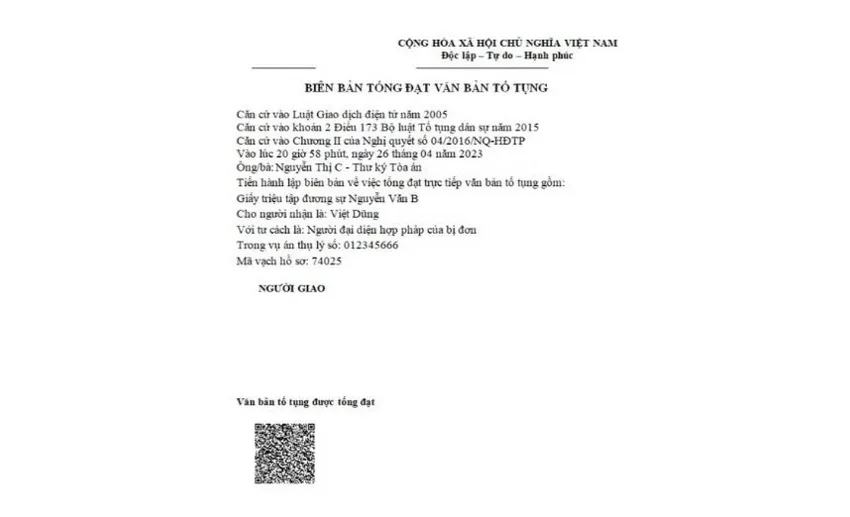 Sau khi đương sự xem thông báo tống đạt, hệ thống sẽ thông báo cho thẩm phán qua email kèm theo biên bản tống đạt, có mã QR để đối chiếu thông tin. Ảnh chụp màn hình. trien-khai-phan-mem-tong-dat-dien-tu-duong-su-co-the-xem-thong-tin-tong-dat-o-bat-ky-dau-8.jpg