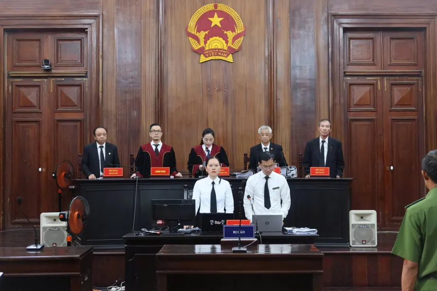 HĐXX tuyên án đối với 3 bị cáo trong vụ án xảy ra tại Tổng Công ty lương thực miền Nam (Vinafood II). Ảnh: TRẦN MINH bi-cao-dinh-truong-chinh-bi-buoc-nop-lai-970-ti-dong-sau-khi-thau-tom-4-khu-dat-vang-1.jpg