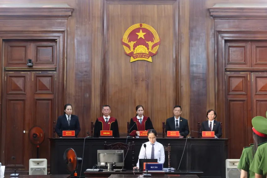 HĐXX tuyên án đối với 16 bị cáo trong sai phạm xảy ra tại Công ty SJC. Ảnh: TRẦN MINH HĐXX tuyên án đối với 16 bị cáo trong sai phạm xảy ra tại Công ty SJC. Ảnh: TRẦN MINH