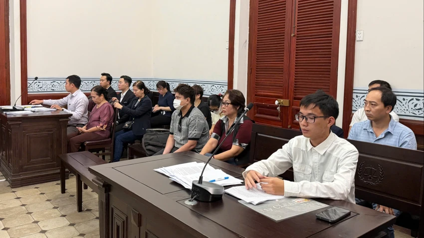 Quang cảnh phiên xét xử. Ảnh: TRẦN MINH toa-an-xet-hoi-lam-ro-nguon-goc-tai-san-cua-co-dien-vien-duc-tien-4.jpg