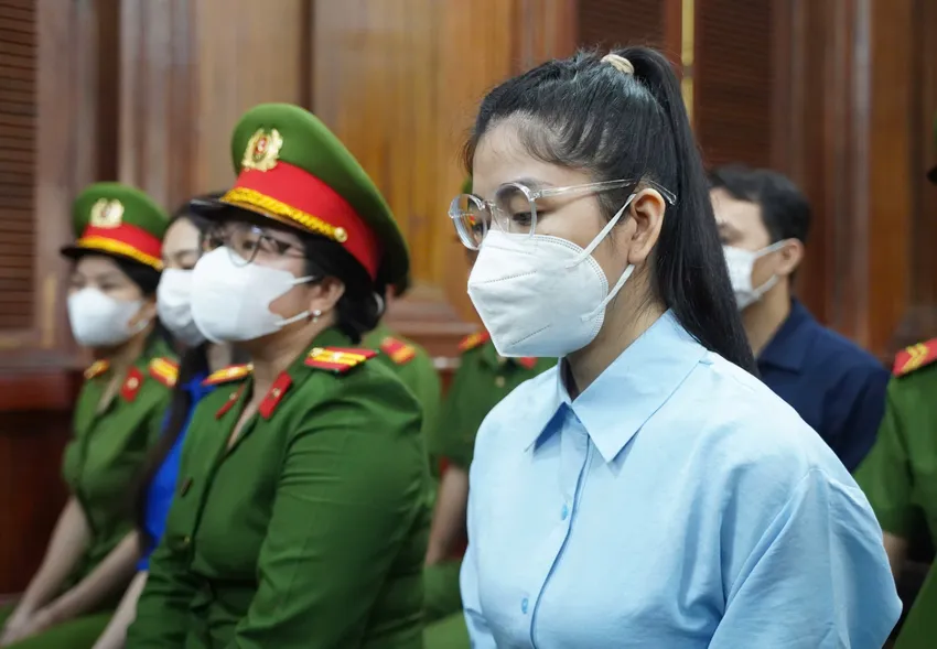 Bị cáo Nguyễn Thị Thái Hằng - tức "Hằng Du Mục" tại phiên tòa. Ảnh: THUẬN VĂN hoa-hau-thuy-tien-quang-linh-vlogs-hang-du-muc-2.jpg