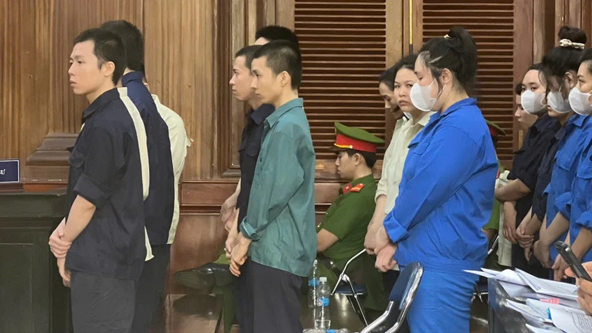 Các bị cáo tại phiên tòa sơ thẩm. Ảnh: HP lua-khach-hang-rut-tien-tu-the-tin-dung-chiem-doat-hon-1-8-ti-dong-.jpg