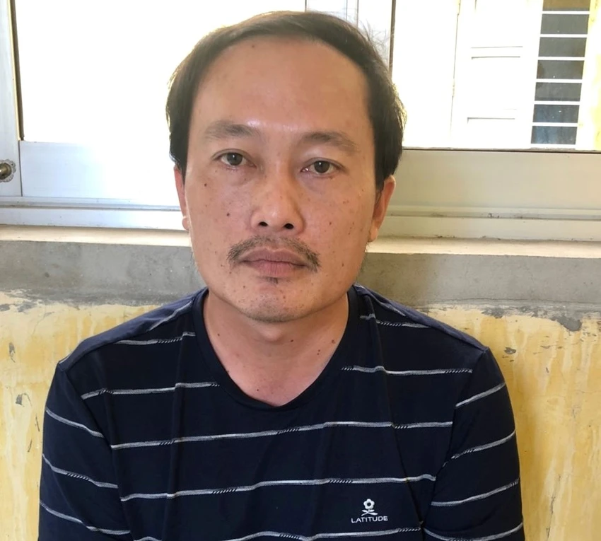 Bị can vừa bị bắt truy nã Nguyễn Văn Nhớ. Ảnh: TRỌNG NGUYỄN Thuốc bảo vệ thực vật giả 1.jpg
