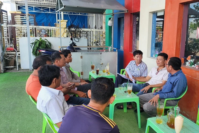Người dân ở Thị trấn Sông Đốc không được chuyển nhượng, không cho tặng, không xây dựng và sửa chữa nhà cửa vì vướng dự án. Ảnh: TRẦN VŨ Lãng phí đất đai Sông Đốc Cà Mau 1.jpg