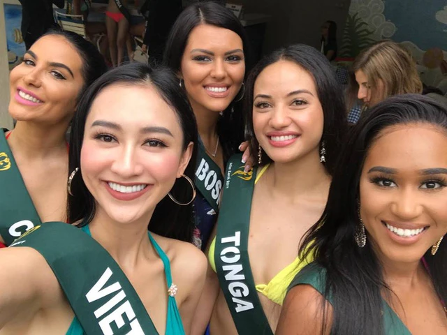 Hà Thu lọt tốp 10 thí sinh tại Miss Earth 2017 ảnh 5 Đại diện Việt Nam vui vẻ và hòa đồng cùng các thí sinh các nước, người đẹp tỏ ra hết sức tự tin và thoải mái.