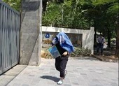 Chùm ảnh: Sĩ tử đội nắng, dầm mưa “khổ sở” đến trường thi 