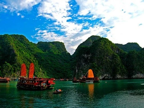 Báo Mỹ “điểm mặt” 5 danh thắng đẹp nhất Việt Nam ảnh 18 Núi đá vôi vịnh Hạ Long