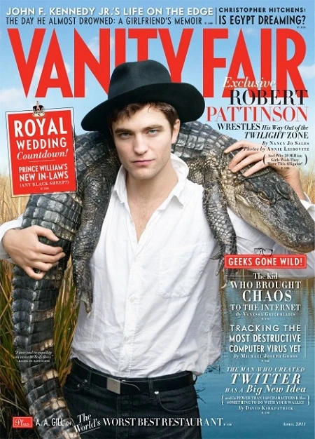 Nam diễn viên Robert Pattinson xuất hiện đầy ấn tượng bên chú cá sấu trong bức hình&nbsp;