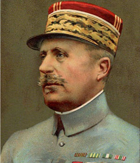 8. Robert Nivelle: Robert Georges Nivelle là một vị tướng chỉ huy quan trọng của quân đội Pháp trong Chiến tranh thế giới I. Ông là người lập kế hoạch thực hiện chiến dịch Nivelle và huy động một số lượng lớn binh sĩ Pháp tham gia trận chiến. Kế hoạch của ông ngay lập tức gặp phải một số tổn thất nặng về nguồn nhân lực và vật chất trong chiến dịch Verdun. Chiến dịch này đã không thành công và hơn 100.000 binh sĩ Pháp thương vong. Kèm theo đó là quân đội nước này rơi vào tình trạng thiếu đạn pháo và gặp các sự cố trong lĩnh vực dịch vụ y tế. Sau khi một số lượng lớn quân đội Pháp phản đối chiến dịch, tư lệnh Nivelle đã bị giáng chức. 8. Robert Nivelle: Robert Georges Nivelle là một vị tướng chỉ huy quan trọng của quân đội Pháp trong Chiến tranh thế giới I. Ông là người lập kế hoạch thực hiện chiến dịch Nivelle và huy động một số lượng lớn binh sĩ Pháp tham gia trận chiến. Kế hoạch của ông ngay lập tức gặp phải một số tổn thất nặng về nguồn nhân lực và vật chất trong chiến dịch Verdun. Chiến dịch này đã không thành công và hơn 100.000 binh sĩ Pháp thương vong. Kèm theo đó là quân đội nước này rơi vào tình trạng thiếu đạn pháo và gặp các sự cố trong lĩnh vực dịch vụ y tế. Sau khi một số lượng lớn quân đội Pháp phản đối chiến dịch, tư lệnh Nivelle đã bị giáng chức.