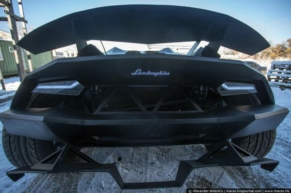 'Độ' xe hơi cũ trở thành Lamborghini 1