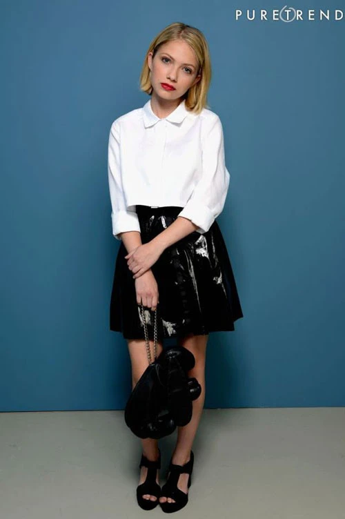 Khi dự tiệc, fashion blogger 18 tuổi cũng hướng đến sự nhẹ nhàng, đơn giản. Cô bạn còn khéo trang điểm để vẻ ngoài trông sang trọng hơn. 909515-tavi-gevinson-lors-du-p-1622-6695