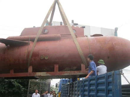 Nhiều <a href='https://plo.vn/tu-khoa.html?q=người dân' title='người dân'>người dân</a> tập trung theo dõi buổi chạy&nbsp;thử nghiệm (Ảnh: Nguyễn Dương)