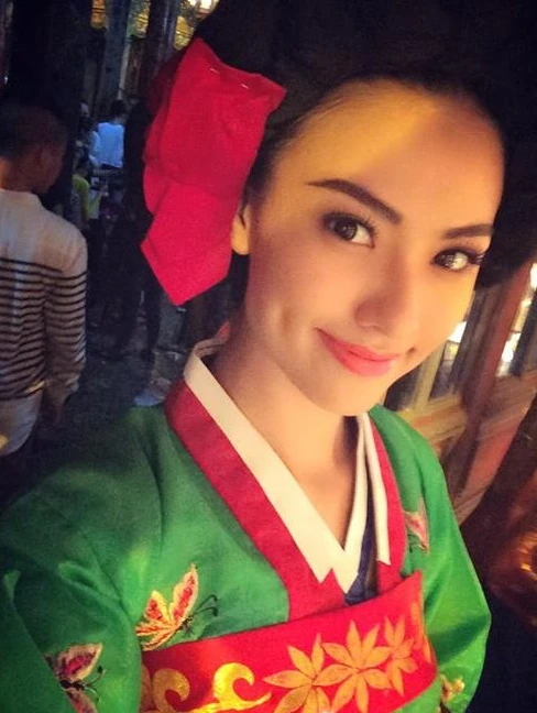 Hồng Quế gây sốt với tạo hình 'Mama Chue' đẹp hớp hồn ảnh 4 Hồng Quế gây sốt với tạo hình 'Mama Chue' đẹp hớp hồn ảnh 4