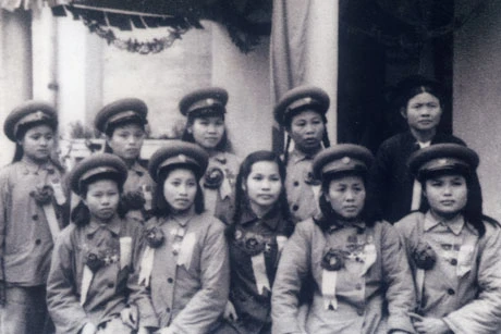 Y tá Nguyễn Thị Hồng Minh, 20 tuổi, từ một nữ sinh Hà Nội đầy bỡ ngỡ đã trở thành nữ chính trị viên