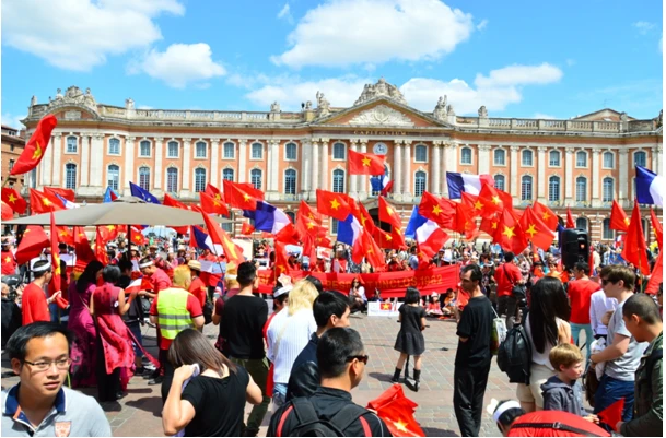 Biểu tình ôn hòa của người Việt tại thành phố Toulouse miền Nam nước Pháp ảnh 2