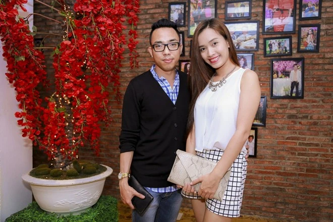 Ái Phương và nhạc sĩ Nguyễn Hồng Thuận cũng có mặt để chúc mừng Hồ Ngọc Hà. d