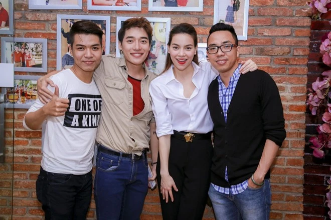Bộ 3 nhạc sĩ của album Mối tình xưa -Nguyễn Hồng Thuận, Châu Đăng Khoa, Đỗ Hiếu chính là những người đã góp phần làm nên thành công của Hồ Ngọc Hà trong sản phẩm này. d