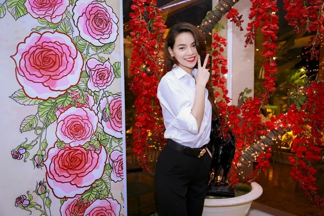 Để ăn mừng thành công bước đầu này, Hồ Ngọc Hà đã có buổi tiệc cám ơn ê-kíp - những người đã cùng côđã trải qua những ngày dài làm việc liên tục và tập trung diễn xuất để hoàn thành những cảnh quay trong sản phẩm âm nhạc này. d