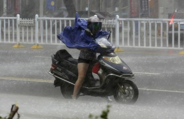 Chùm ảnh: Bão Rammasun vẫn tiếp tục hoành hành ở Châu Á ảnh 5