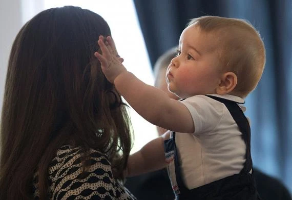 Điểm lại những khoảnh khắc đáng yêu của Hoàng tử George ảnh 10