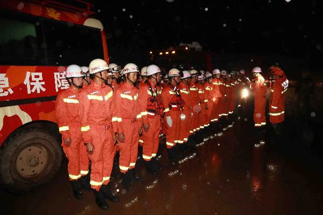 Cứu hộ Trung Quốc chạy đua với thời gian sau động đất ảnh 3 Cứu hộ Trung Quốc chạy đua với thời gian sau động đất ảnh 3