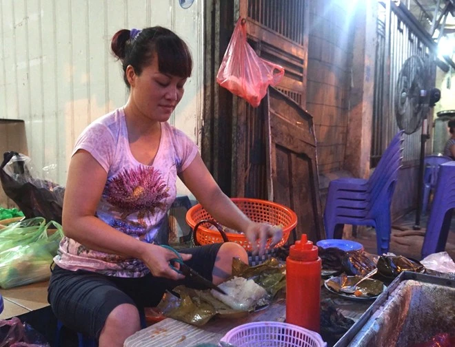 Hàng bánh giò 4 tiếng bán 500 chiếc ở Hà Nội (1)