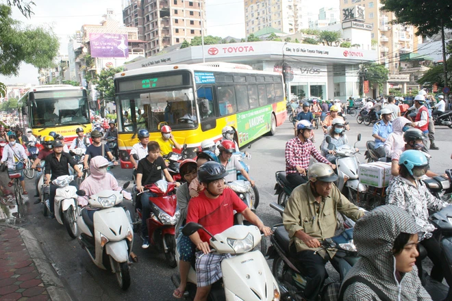 Đường Cầu Giấy ngày đầu cấm ôtô ảnh 5