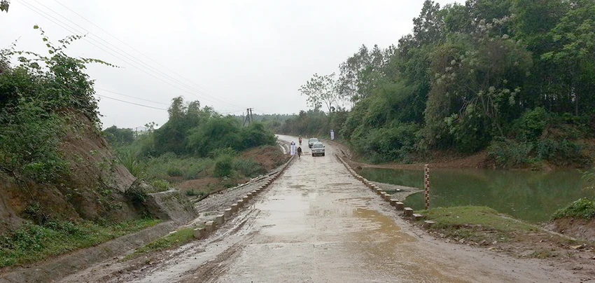 Khánh thành cầu Khe Ang, nơi từng xảy ra lũ cuốn ô tô làm 5 người chết ảnh 1 Khánh thành cầu Khe Ang, nơi từng xảy ra lũ cuốn ô tô làm 5 người chết ảnh 1