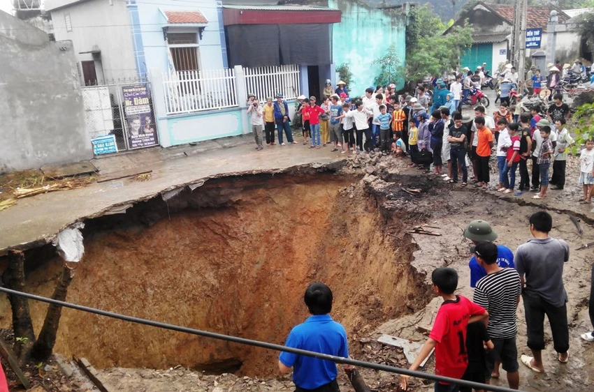 'Hố tử thần' khổng lồ ở Thanh Hóa là hiện tượng Karst ảnh 1 'Hố tử thần' khổng lồ ở Thanh Hóa là hiện tượng Karst ảnh 1