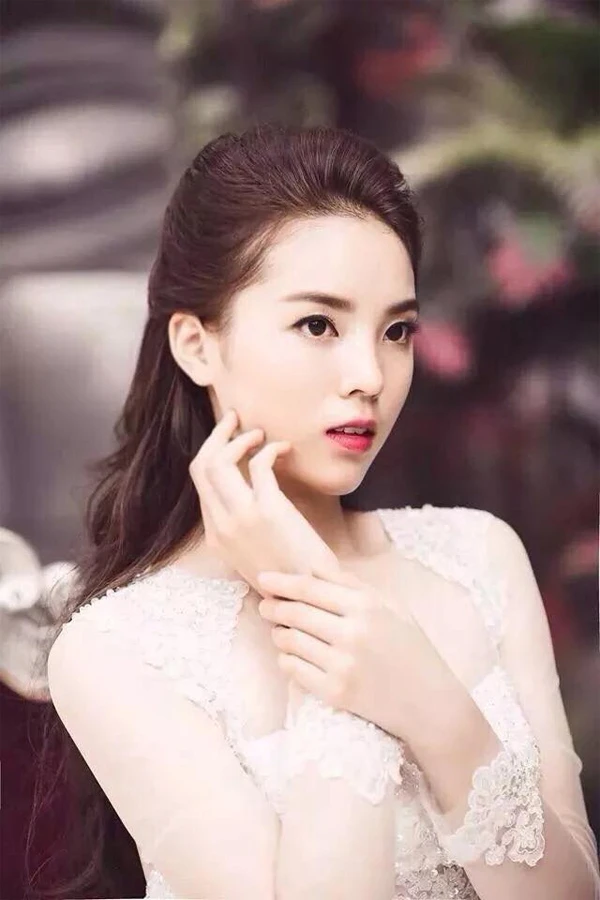 Chuyên gia trang điểm Hoa hậu Kỳ Duyên đêm chung kết: Tôi rất tiếc! ảnh 2 Chuyên gia trang điểm khiến Kỳ Duyên bị ném đá lên tiếng