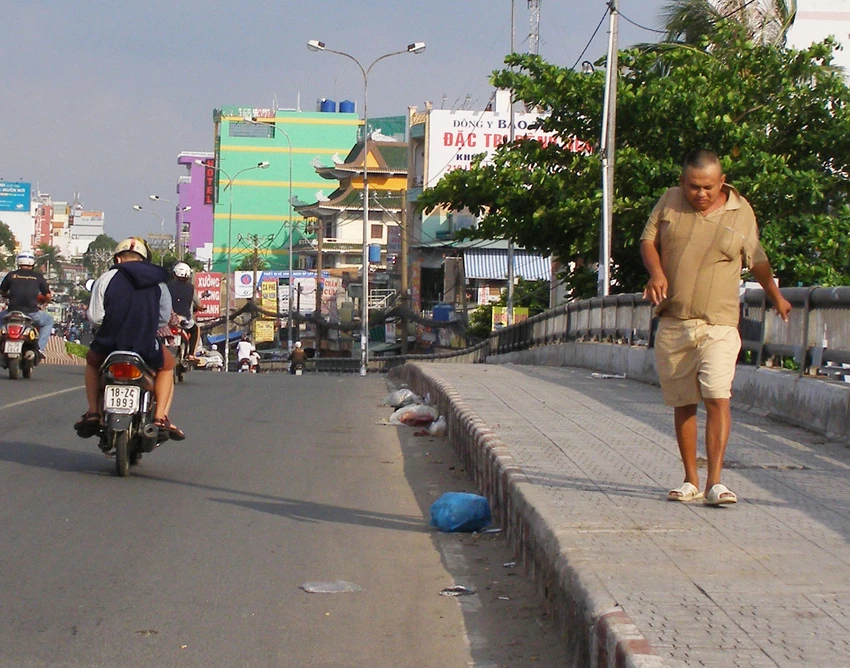 Nên tránh xa người có thái độ không bình thường ảnh 1