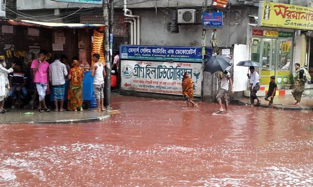 Xuất hiện dòng sông máu tại thủ đô Bangladesh ảnh 4